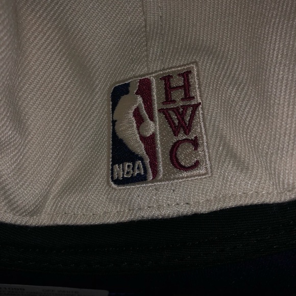 Milwaukee Bucks Mitchell and Ness tan/Camo hat (7 3/8) - Picture 5 of 5